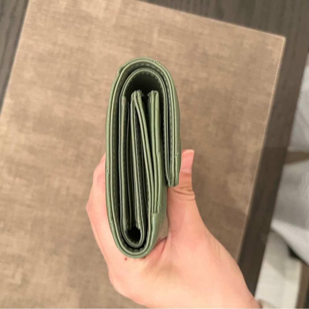 CHANEL Olive Quilted Card Holder - Picture 6 of 14